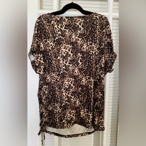 Avenue Leopard Animal Blouse - Picture 3 of 10